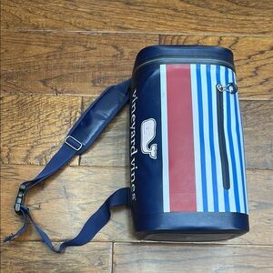 Vineyard Vines 10 Can capacity cooler
